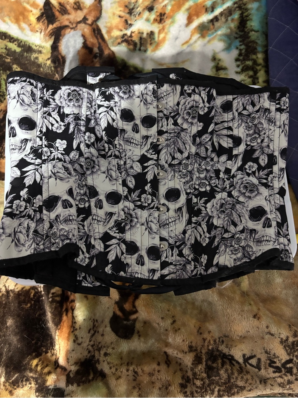 Black and White Skulls Novice Corset, Hourglass Silhouette, Regular. Size 28